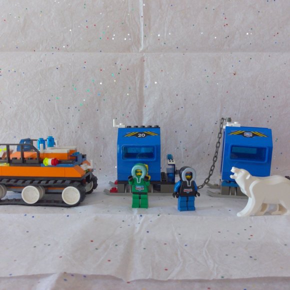 LEGO Arctic Exploration Minifigures - Picture 1 of 7